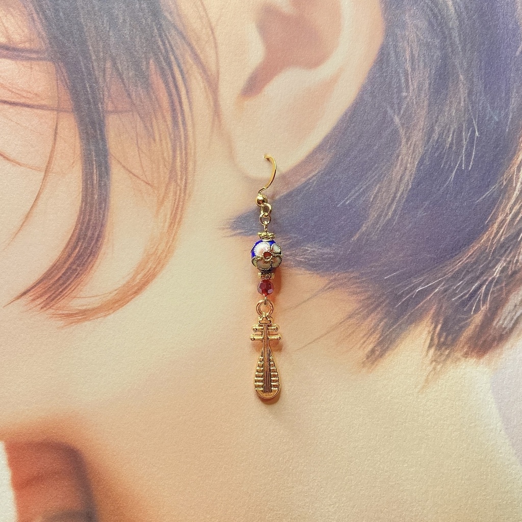 ひょうたんと琵琶のピアス(オレンジ)