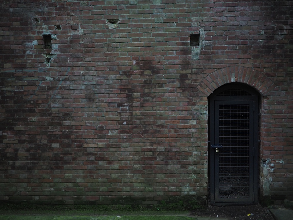 【無料配布】無人島「猿島」探訪記【廃墟写真集】