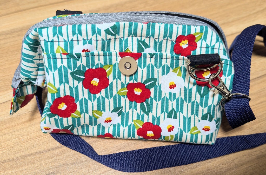 お裁縫歴1ヶ月のオタクが作った会計ポーチ(椿柄)