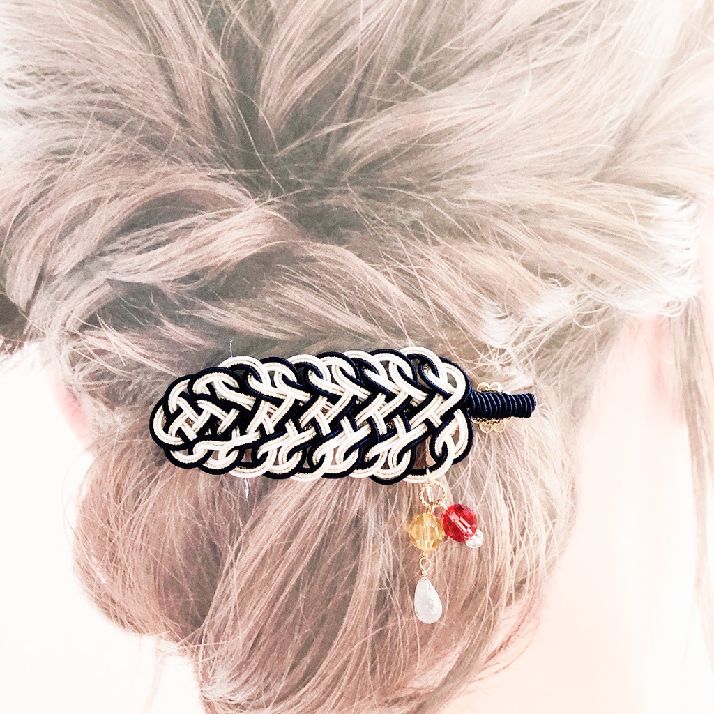 【刀剣乱舞】鳴狐モチーフの羽根バレッタ