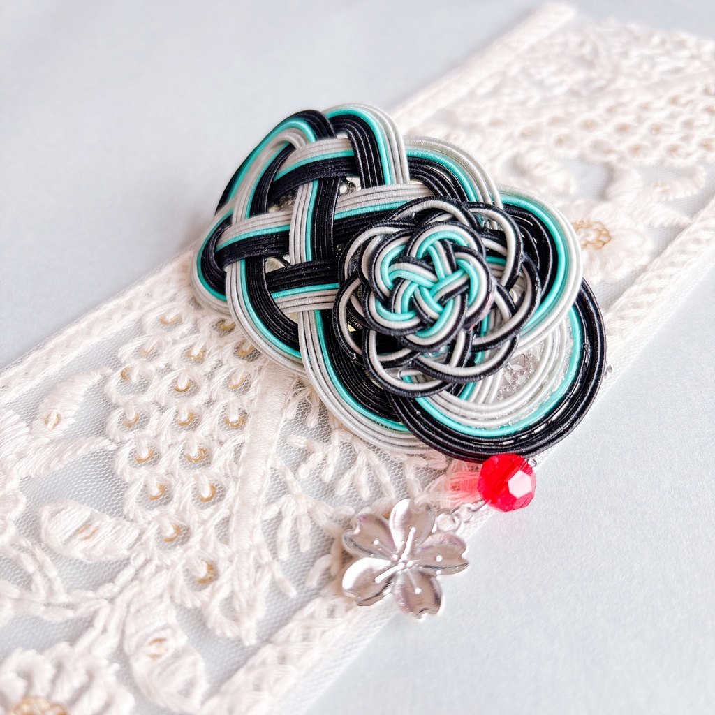 【刀剣乱舞】孫六兼元モチーフの花重ねバレッタ