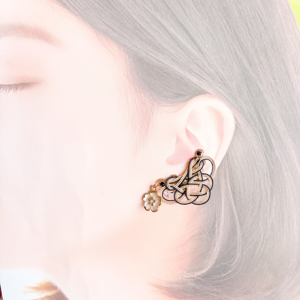 【刀剣乱舞】燭台切光忠モチーフの花あわじのイヤリング