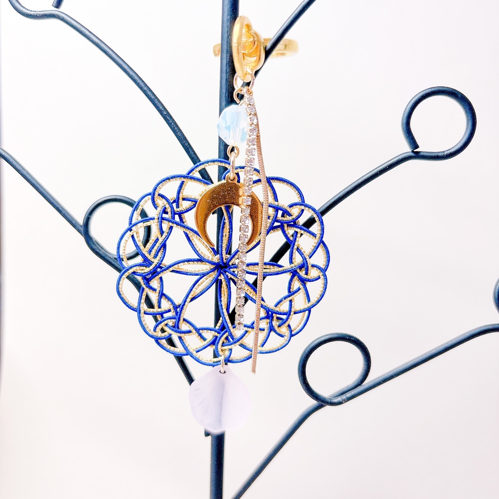 【刀剣乱舞】三日月宗近モチーフのレースキーホルダー