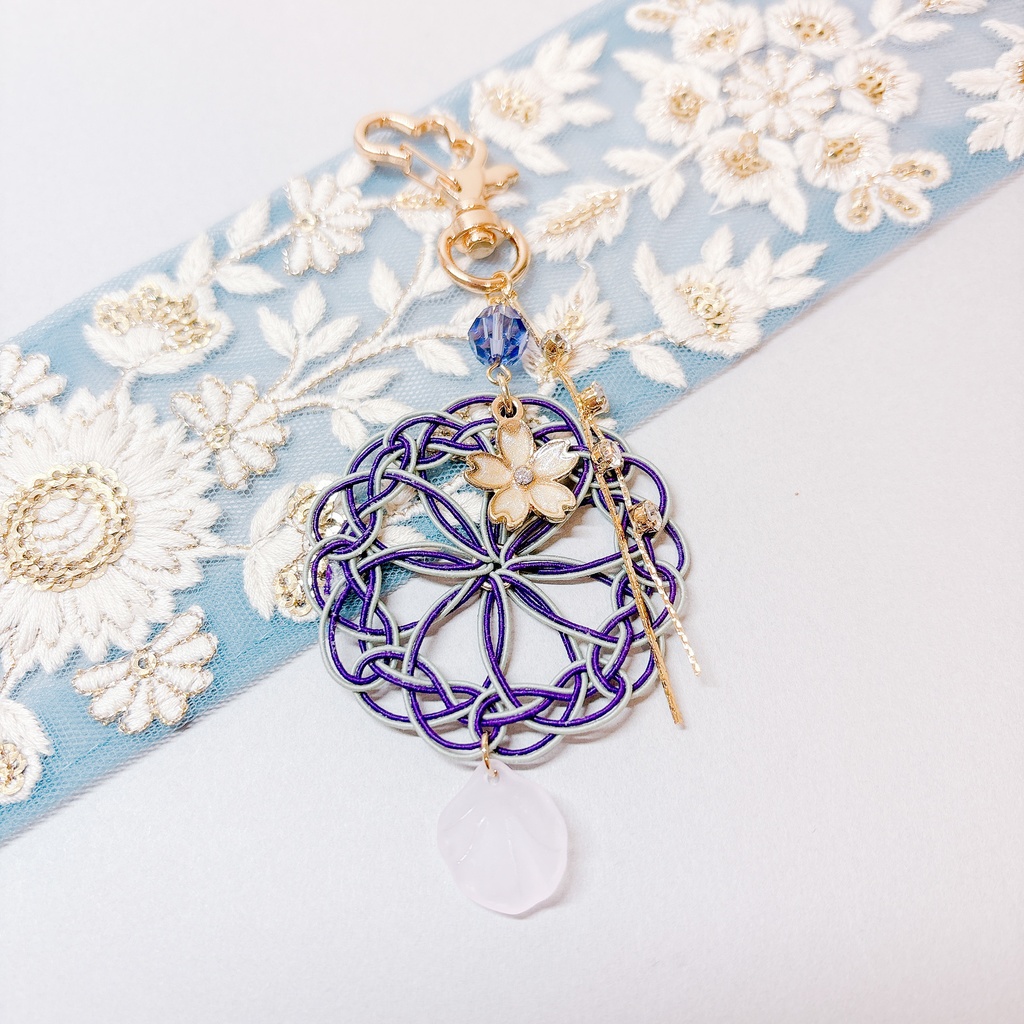 【刀剣乱舞】へし切長谷部モチーフのレースキーホルダー