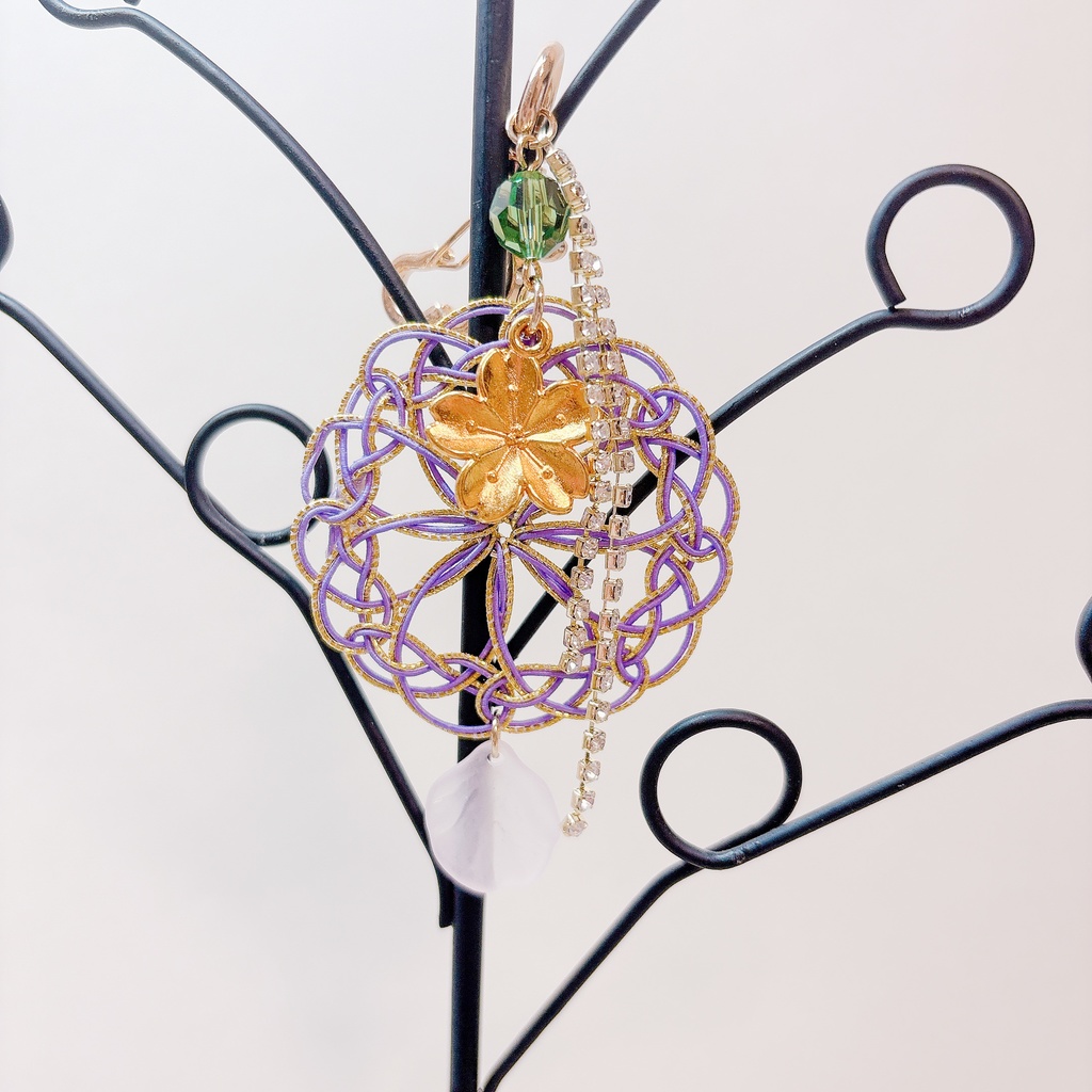 【刀剣乱舞】蜂須賀虎徹モチーフのレースキーホルダー