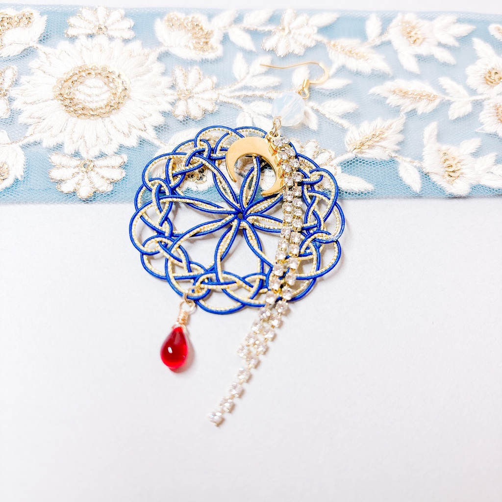 【刀剣乱舞】三日月宗近モチーフのレース片耳耳飾り