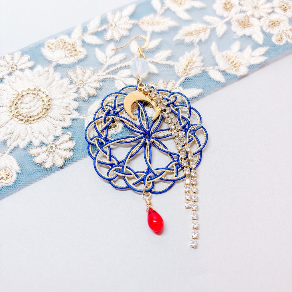 【刀剣乱舞】三日月宗近モチーフのレース片耳耳飾り