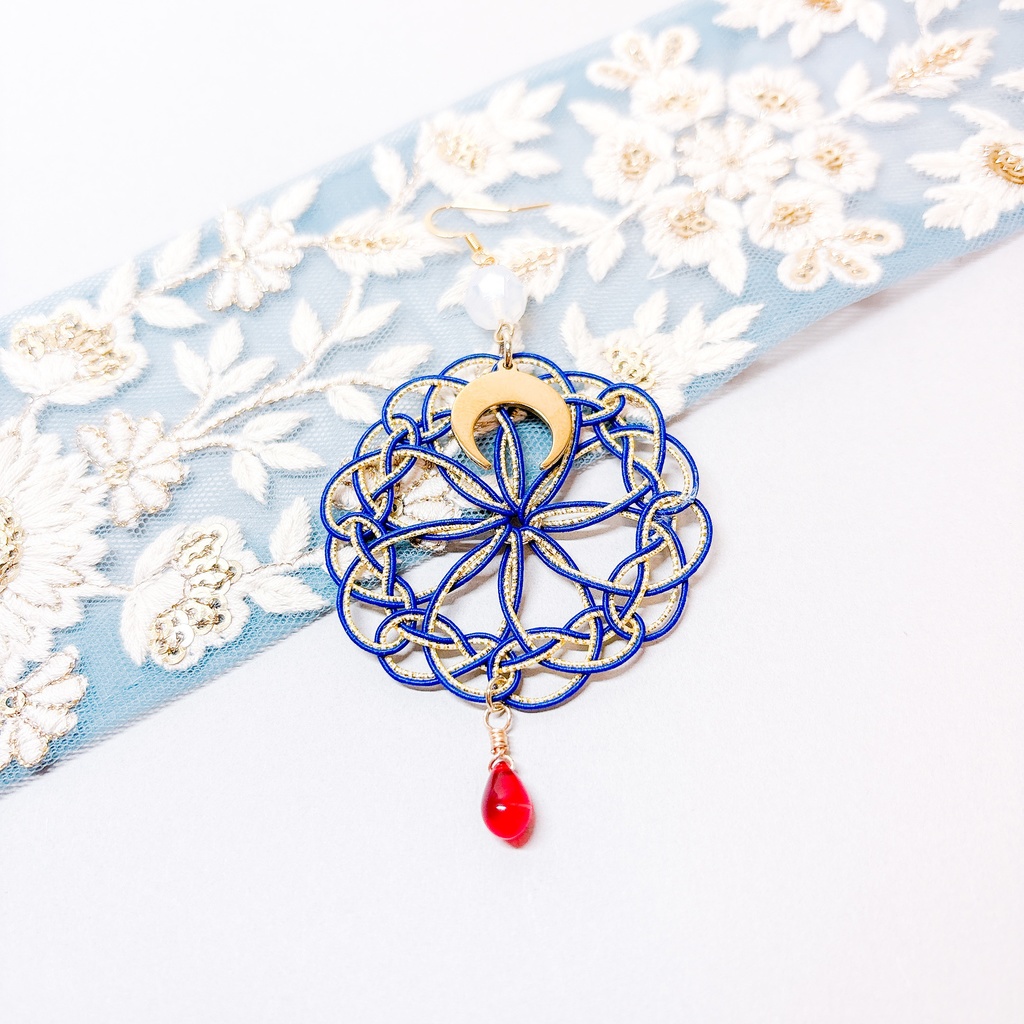 【刀剣乱舞】三日月宗近モチーフのレース片耳耳飾り