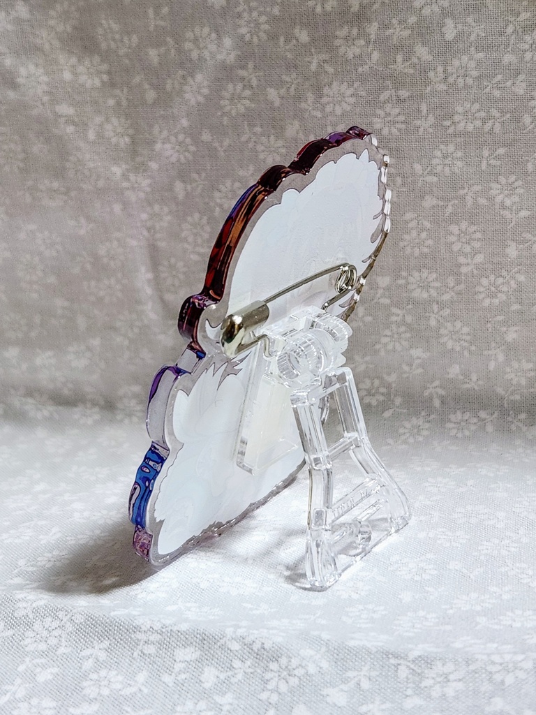 【みりあちゃん】スタンドつきアクリルバッジ