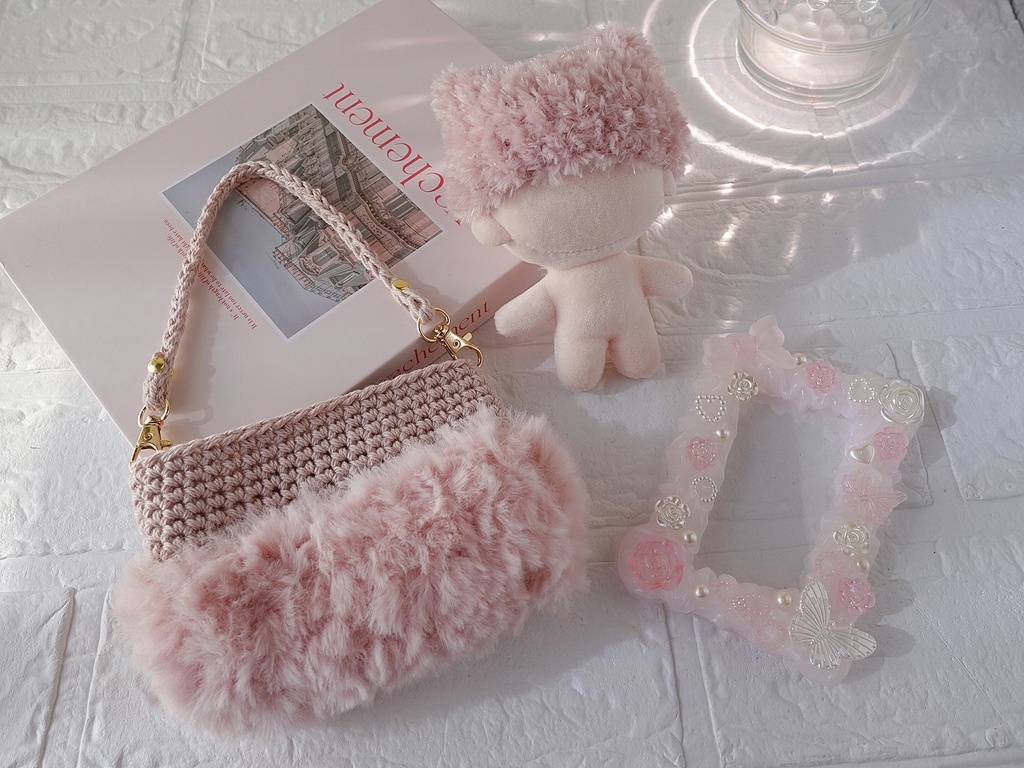 手編みの猫耳帽子(ベージュ・ピンク)