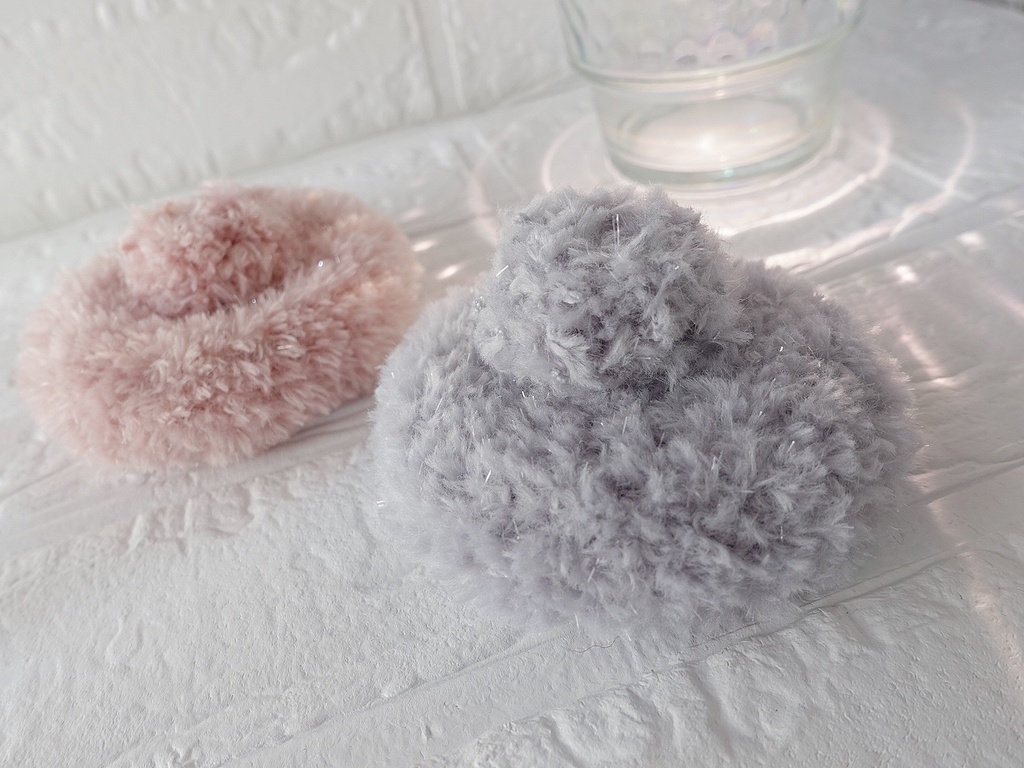 手編みのベレー帽(ブルー・ピンク)