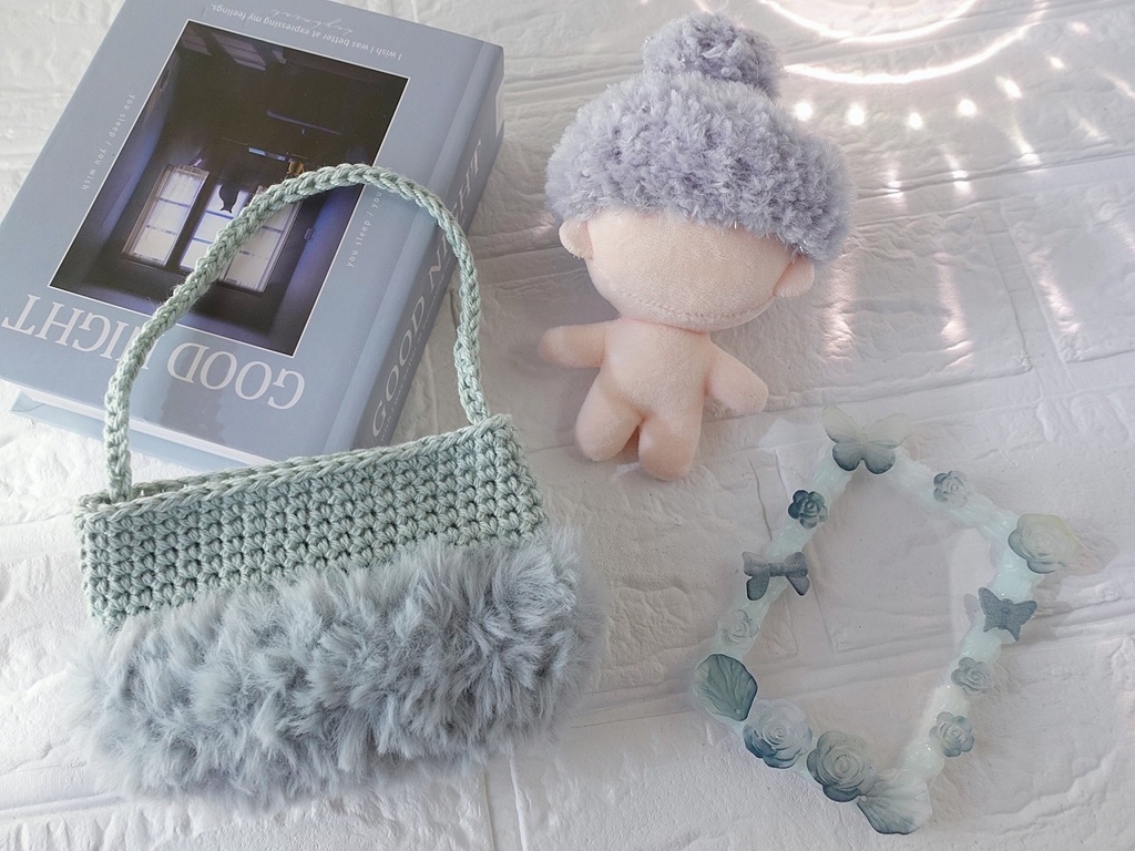 手編みのベレー帽(ブルー・ピンク)