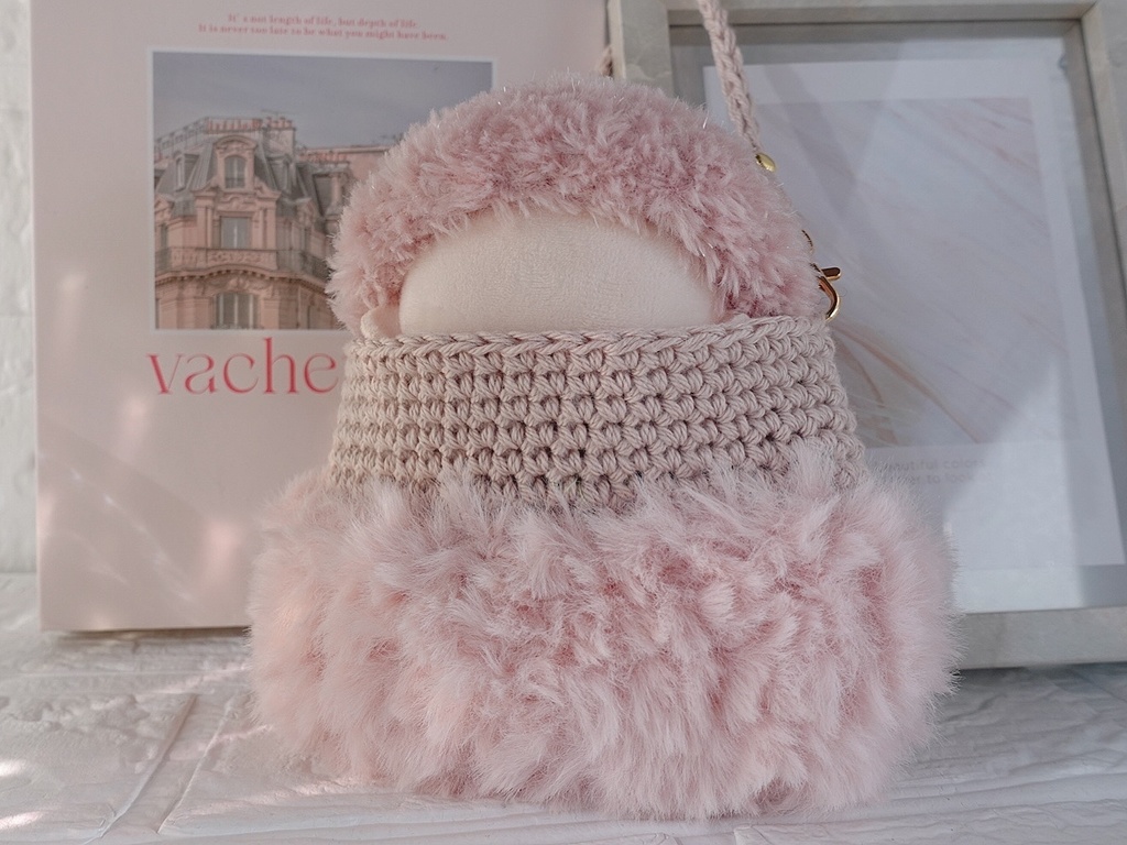手編みのぬいポーチ/大(ピンク×ファー)