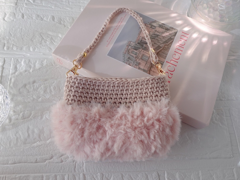 手編みのぬいポーチ/大(ピンク×ファー)