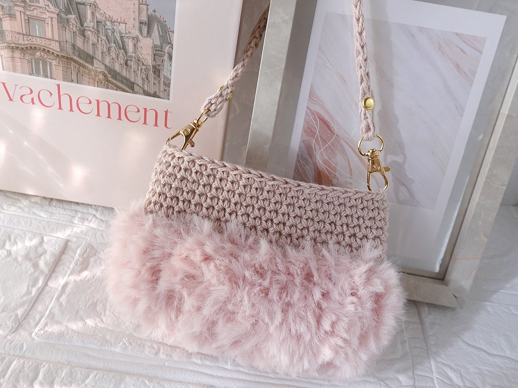 手編みのぬいポーチ/大(ピンク×ファー)
