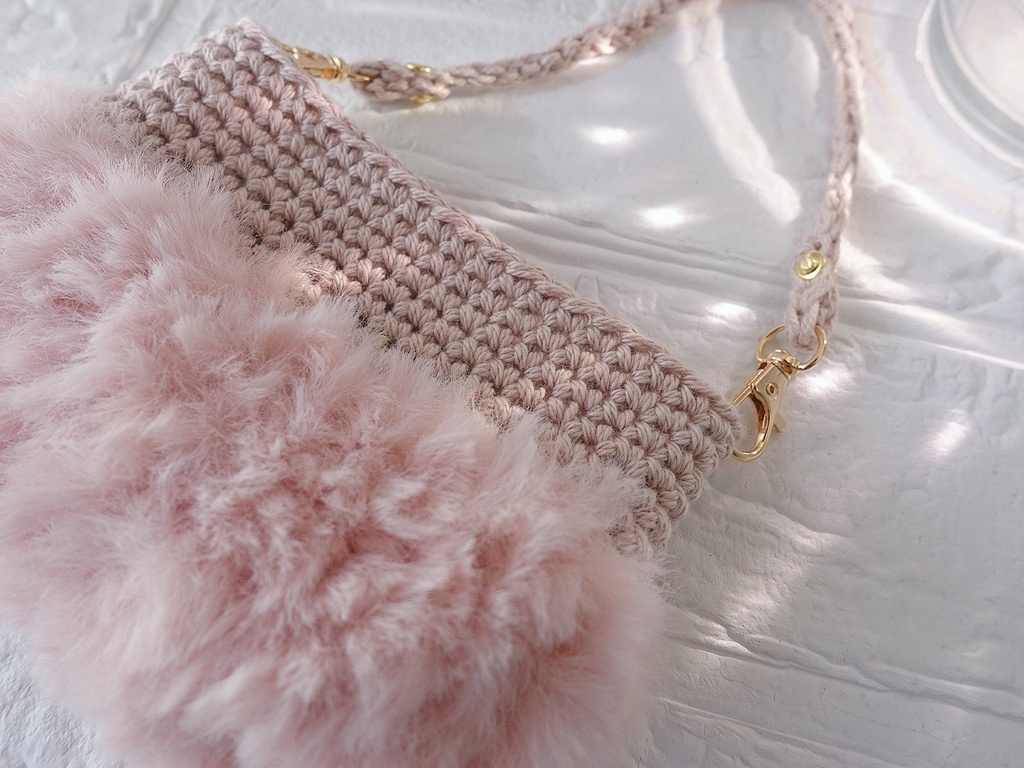手編みのぬいポーチ/大(ピンク×ファー)