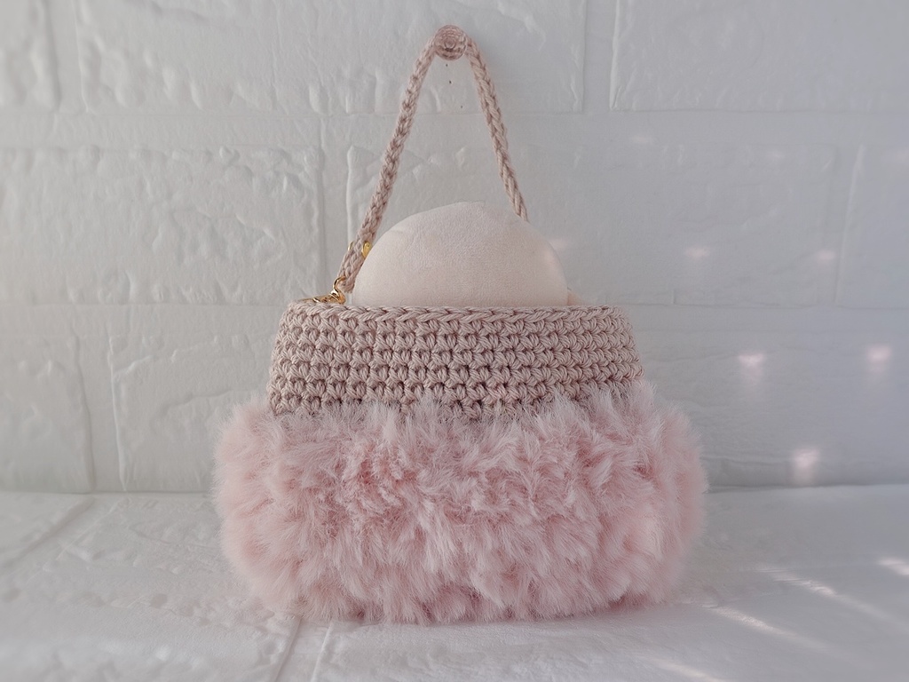 手編みのぬいポーチ/大(ピンク×ファー)