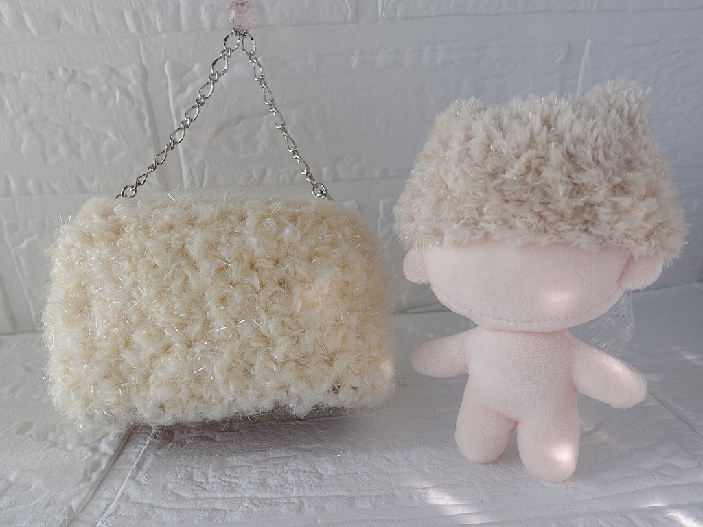 手編みのぬいポーチ(ボア素材・裏地付)