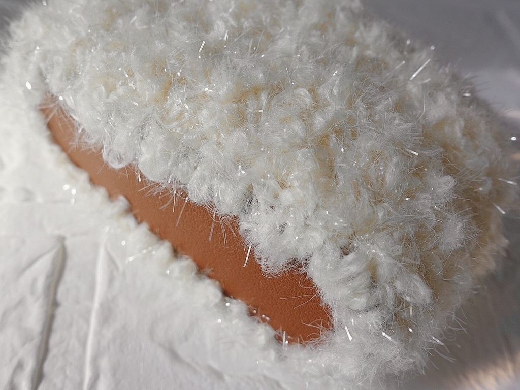 手編みのぬいポーチ(ボア素材・裏地付)