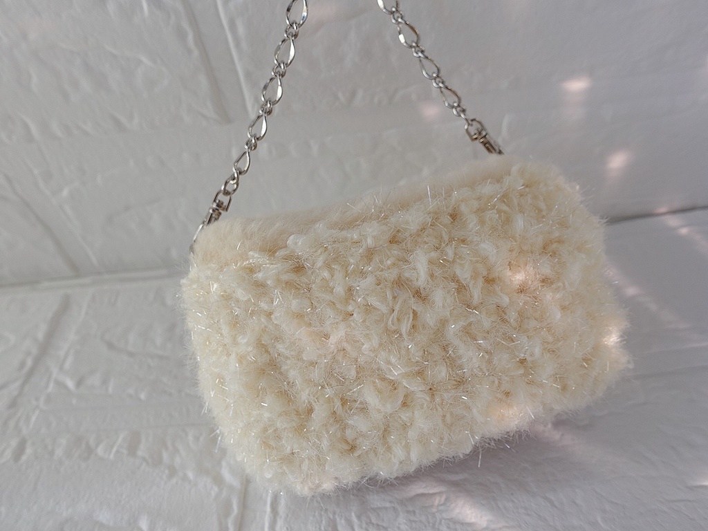 手編みのぬいポーチ(ボア素材・裏地付)