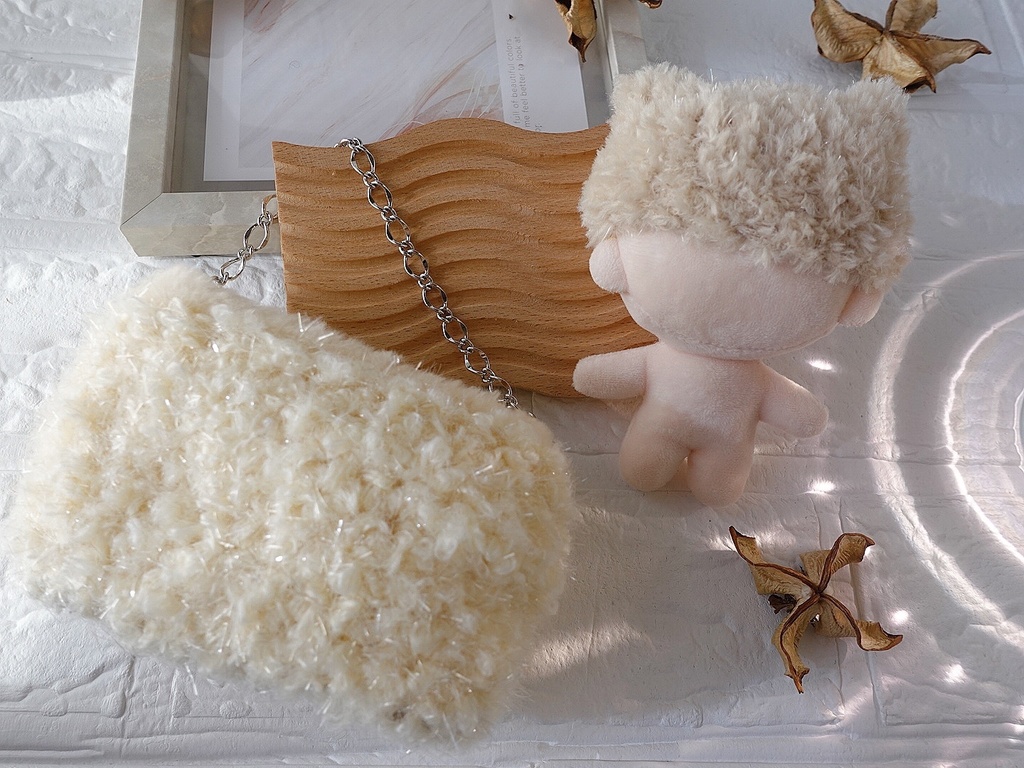 手編みのぬいポーチ(ボア素材・裏地付)