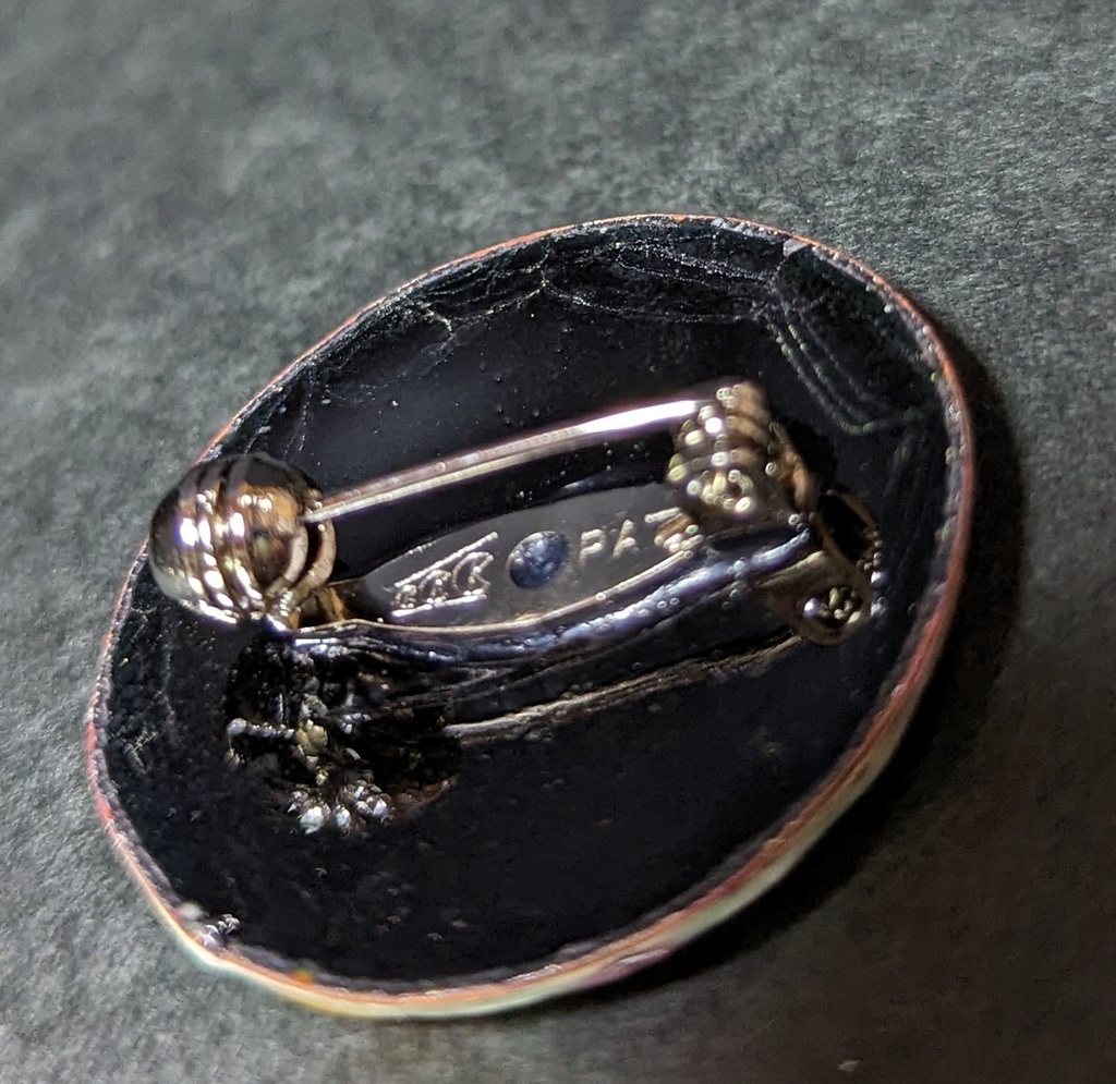 モチ桐真 ブローチ