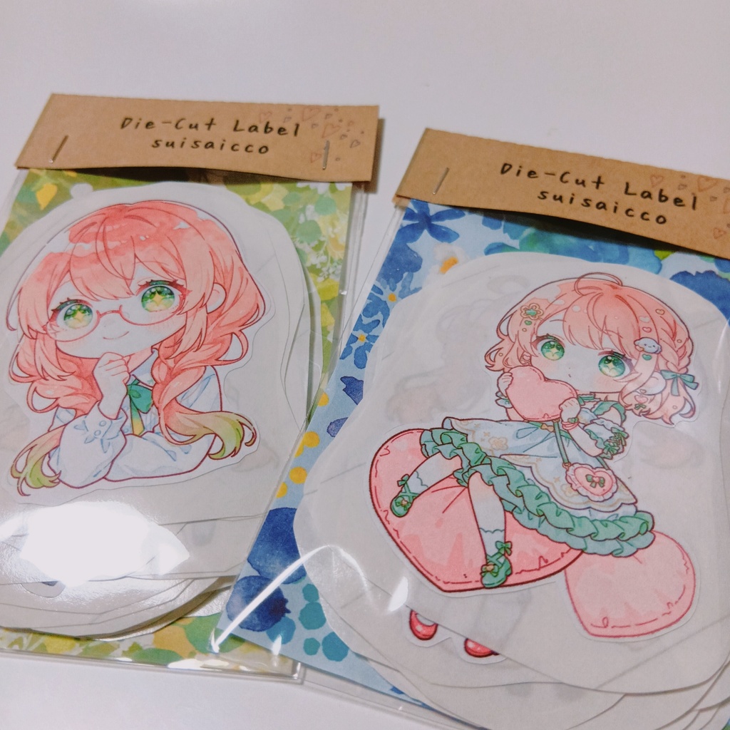 缶バッジ付き　かわいい水彩風ダイカットシール　15種30枚×2　ABセット 