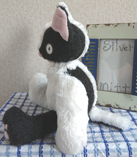 【おうちが決まりました】一点物ちぐはぐねこのぬいぐるみ