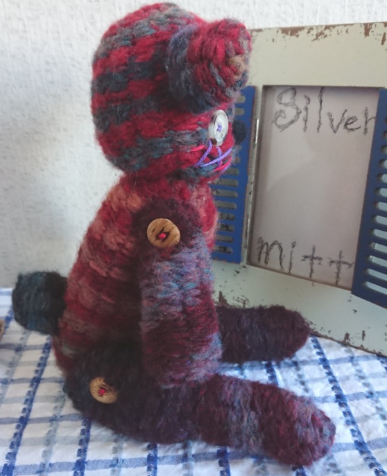 【おうちが決まりました】怖い顔のあみぐるみクマさん