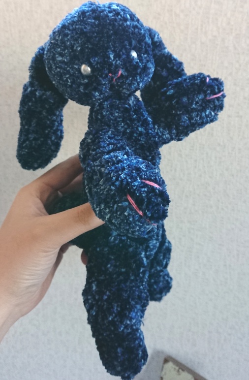 【おうちが決まりました】くびながのあみぐるみウサギさん