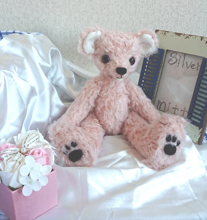 【おうちが決まりました】●Dahliaシリーズ1●出っ歯のピンク色モヘアテディベア