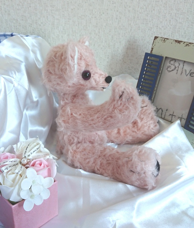 【おうちが決まりました】●Dahliaシリーズ1●出っ歯のピンク色モヘアテディベア