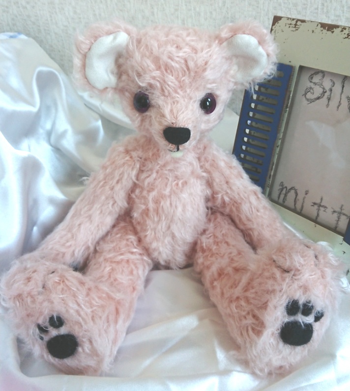 【おうちが決まりました】●Dahliaシリーズ1●出っ歯のピンク色モヘアテディベア