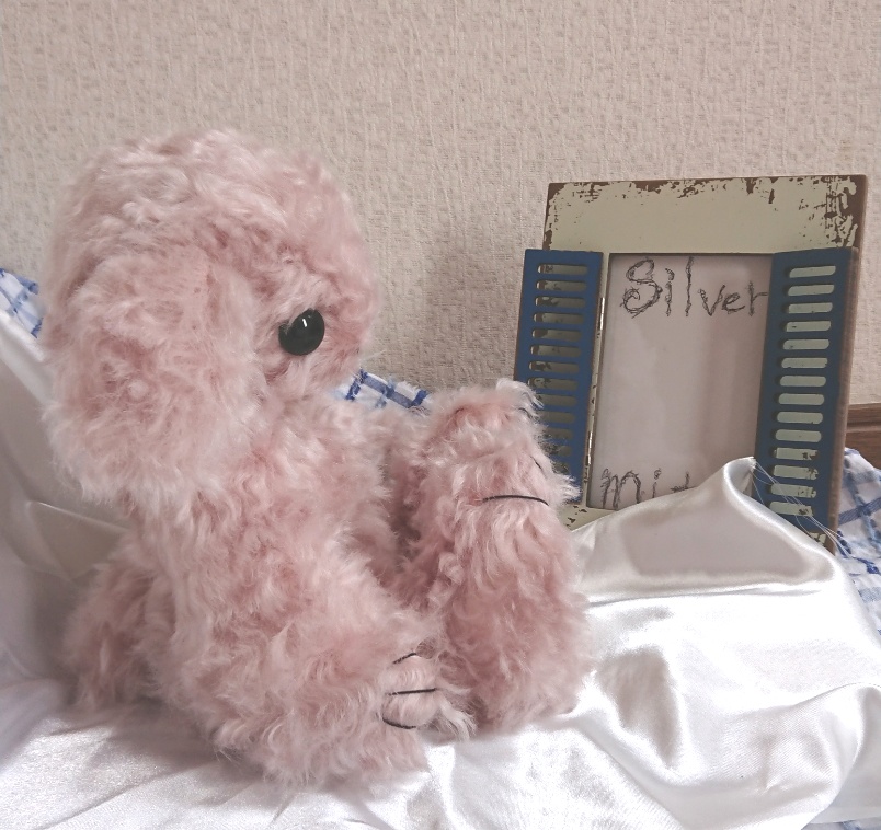 【おうちが決まりました】●Dahliaシリーズ3●ピンクモヘアの短めお耳のウサギさん【一点物】