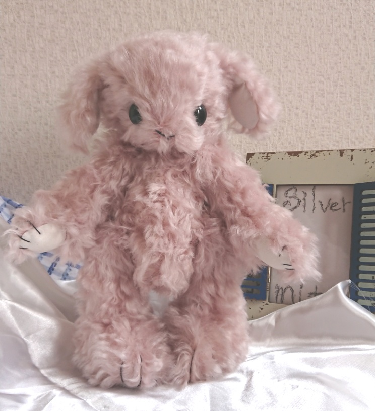 【おうちが決まりました】●Dahliaシリーズ3●ピンクモヘアの短めお耳のウサギさん【一点物】