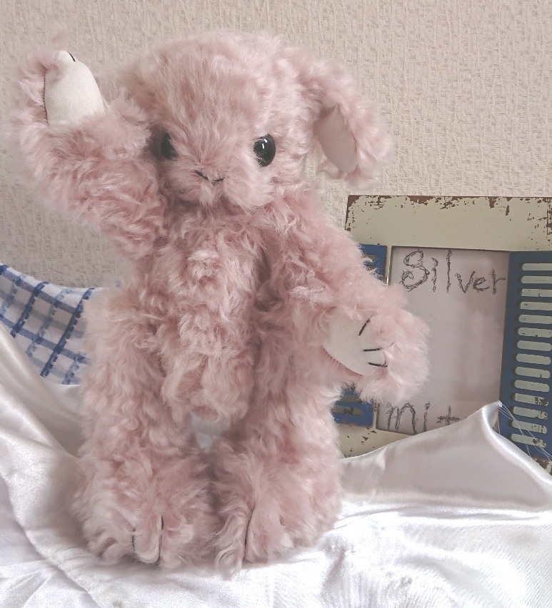 【おうちが決まりました】●Dahliaシリーズ3●ピンクモヘアの短めお耳のウサギさん【一点物】