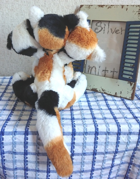 【おうちが決まりました】三毛柄ケルベロスのぬいぐるみ