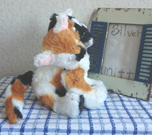 【おうちが決まりました】三毛柄ケルベロスのぬいぐるみ