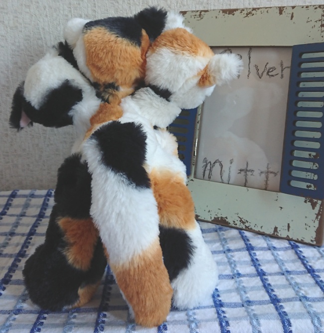 【おうちが決まりました】三毛柄ケルベロスのぬいぐるみ