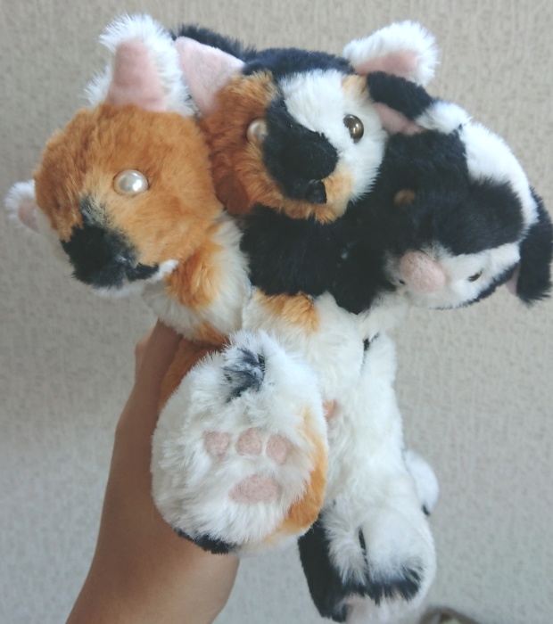 【おうちが決まりました】三毛柄ケルベロスのぬいぐるみ
