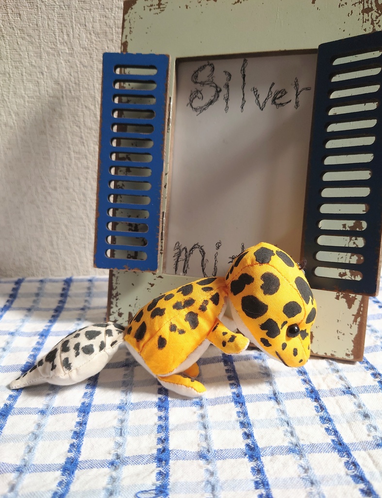 【入荷待ち】ヒョウモントカゲモドキぬいぐるみキーホルダー(黒目ハイイエロー)