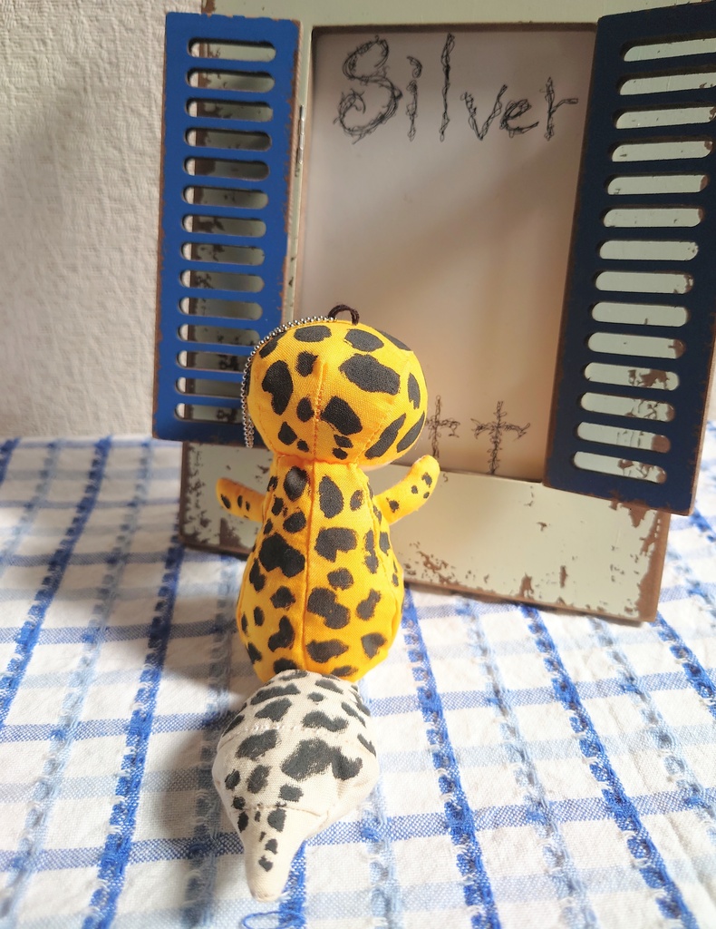 【入荷待ち】ヒョウモントカゲモドキぬいぐるみキーホルダー(黒目ハイイエロー)