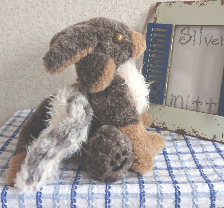 【おうちが決まりました】丸顔グリフィンのぬいぐるみ