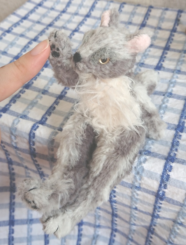 【おうちが決まりました】●どるぐるみシリーズ1●クールな狼さん