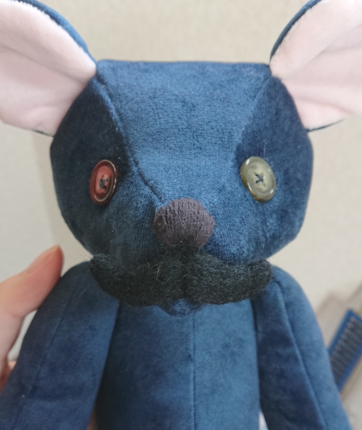 【おうちが決まりました】おひげの生えたテディベア紳士