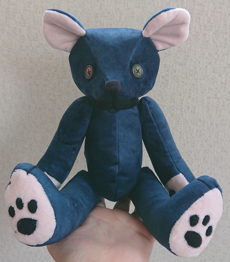 【おうちが決まりました】おひげの生えたテディベア紳士