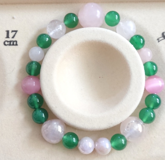 【売り切れました】ピンクと緑の天然石ブレスレット