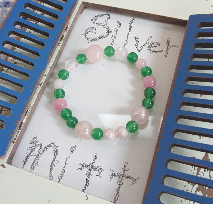 【売り切れました】ピンクと緑の天然石ブレスレット