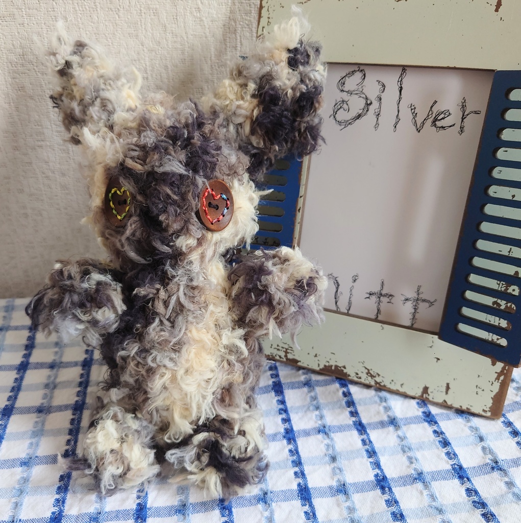 【おうちが決まりました】シンプルうさぎさん、あみぐるまれる