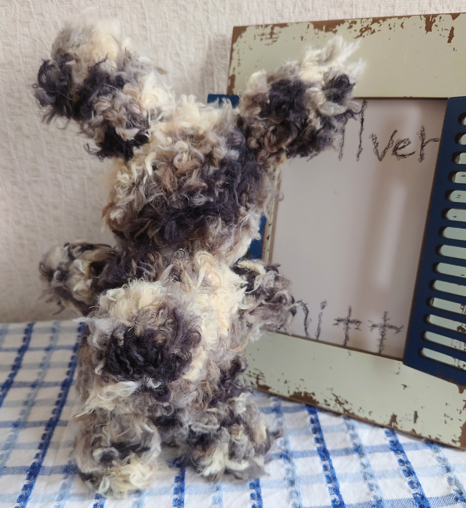 【おうちが決まりました】シンプルうさぎさん、あみぐるまれる